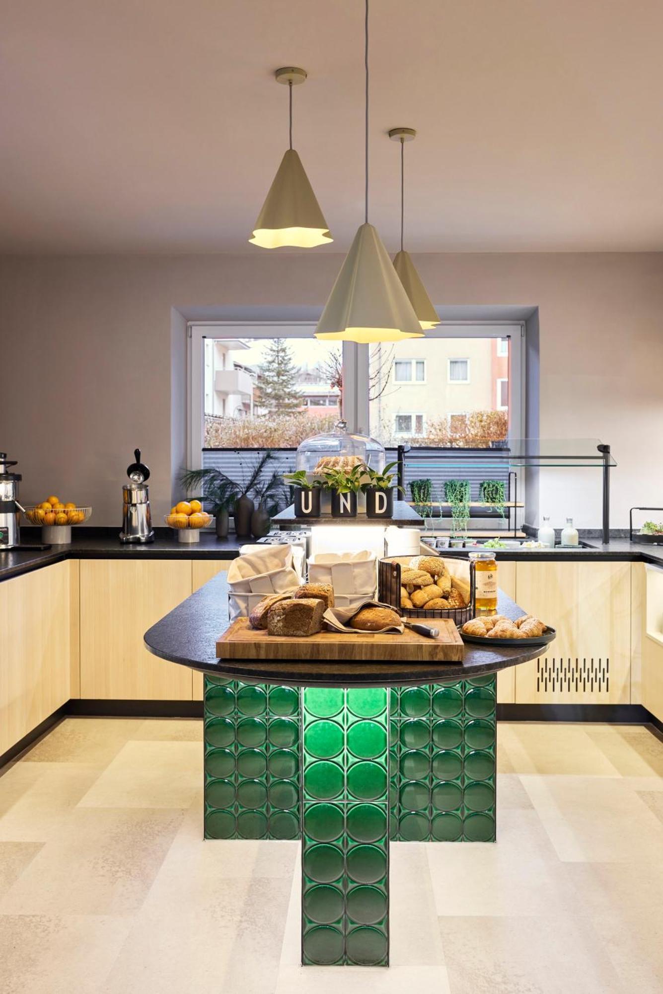 שלאדמינג Hotel Und - Smart Alpine Stay מראה חיצוני תמונה