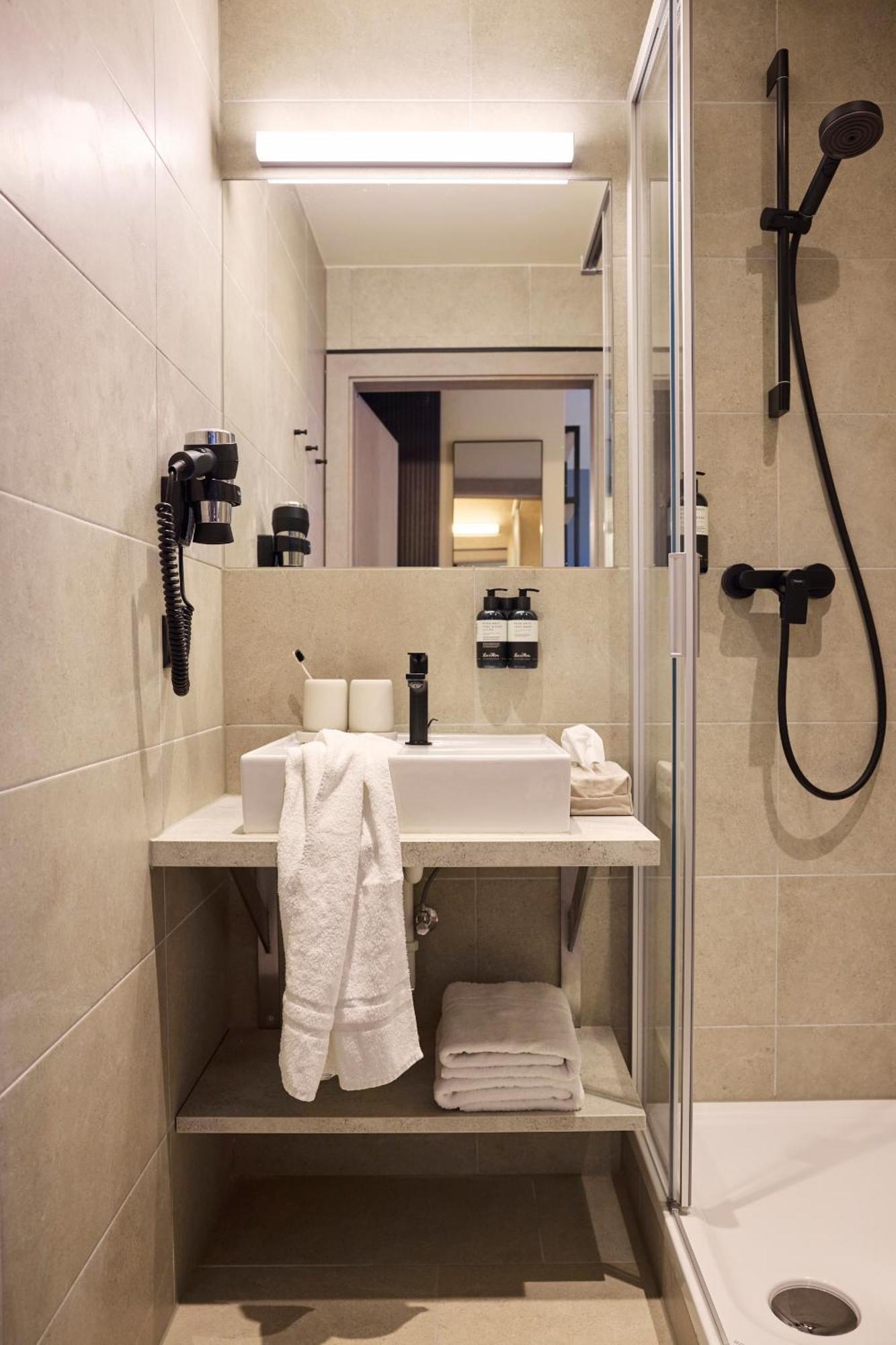 שלאדמינג Hotel Und - Smart Alpine Stay מראה חיצוני תמונה